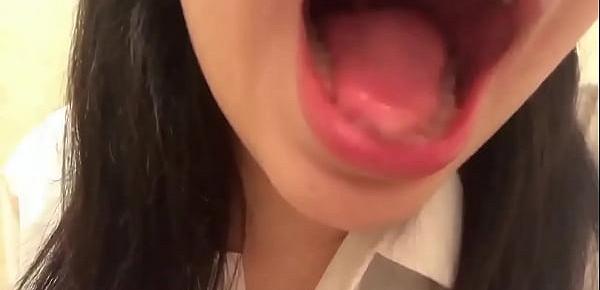  Japanese girl @kamititisokuhou showing crazy tongue skills